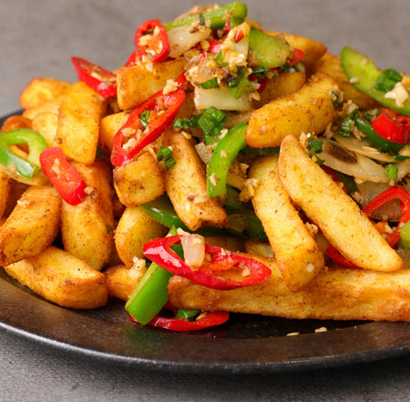 Chips tossed in Plateit Salt n' Pepper Spice Bag Seasoning